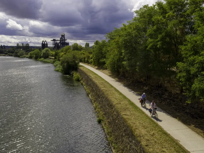 La Moselle, la voie verte et le Haut fourneau U4 