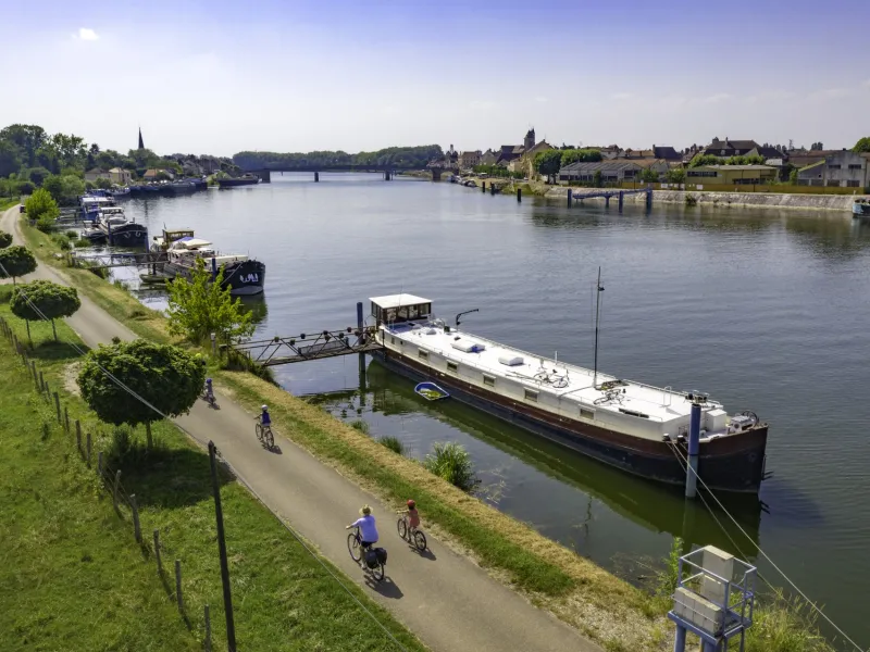 Péniche et port de Saint-de-Losne