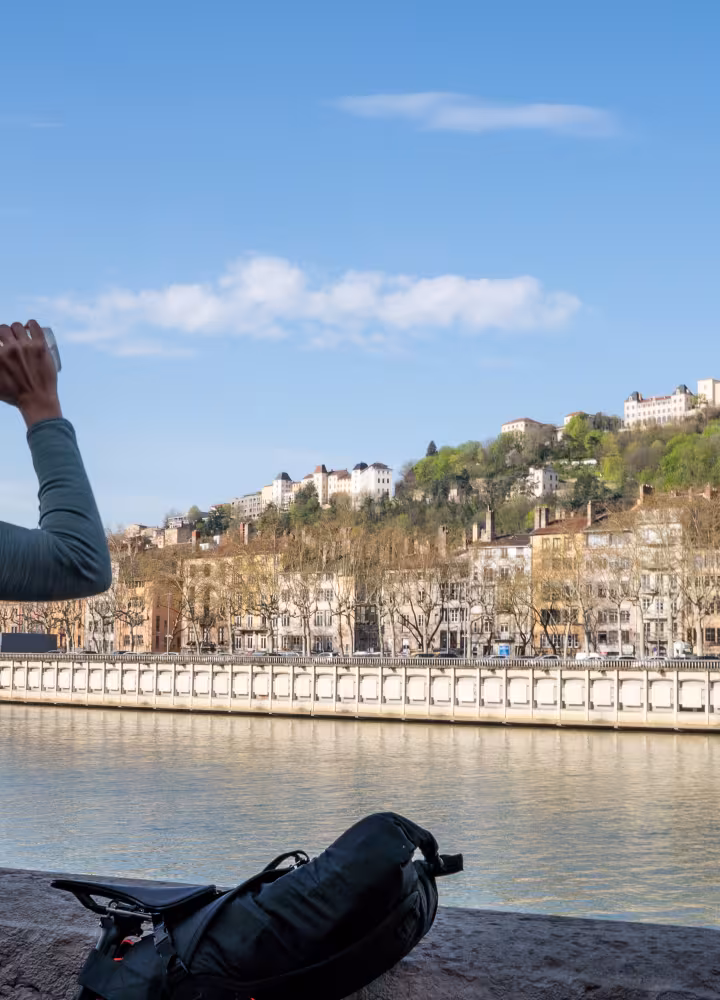 La Voie Bleue à Lyon - Vue Fourvière à vélo