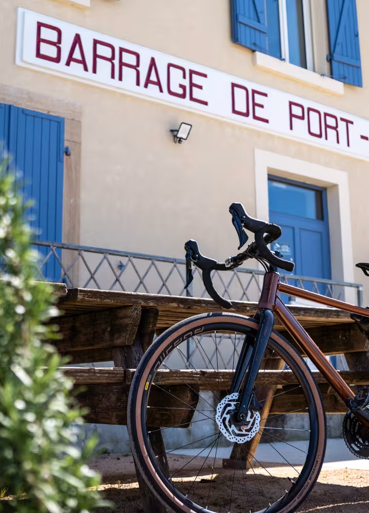 La Voie Bleue à vélo - Maison éclusière de Parcieux dans l'Ain