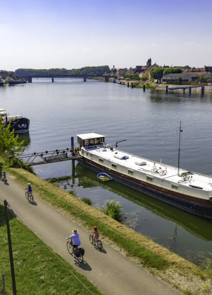 Péniche et port de Saint-de-Losne