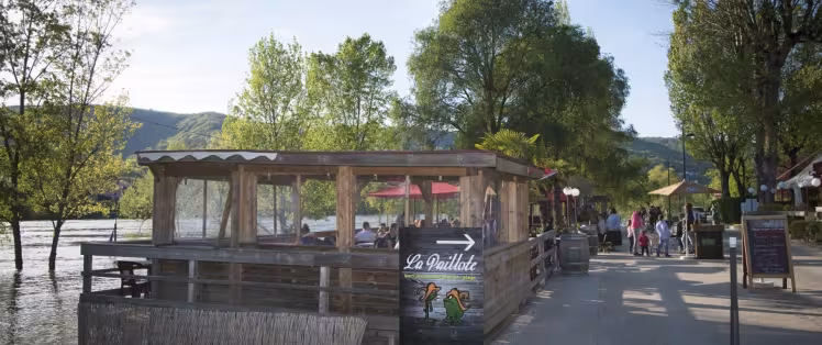 Guinguette au bord de la Saône