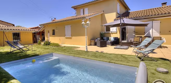 Chambres d'hôtes avec piscine "Chez Laurence et Thomas" à Cercié, dans le Beaujolais - Rhône. 
